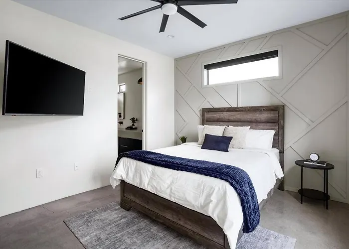 New Modern 3br & Loft- Heated Pool, Near Airport Ferienhaus Phoenix
