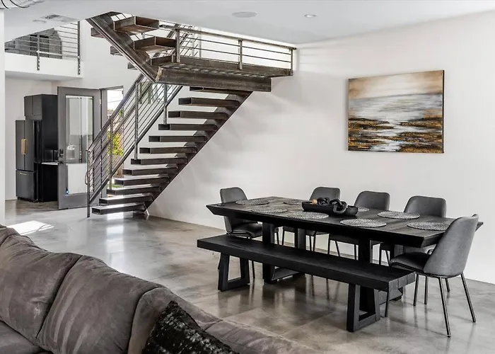 Ferienhaus New Modern 3br & Loft- Heated Pool, Near Airport