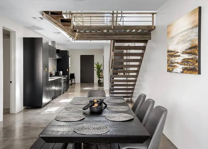 Ferienhaus New Modern 3br & Loft- Heated Pool, Near Airport