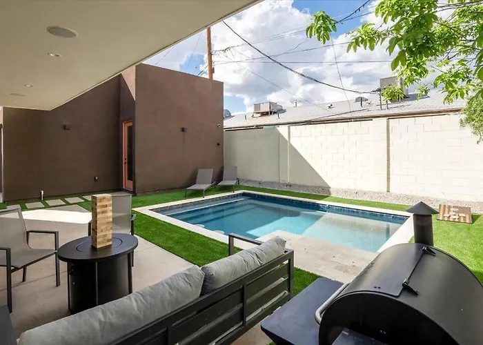 New Modern 3br & Loft- Heated Pool, Near Airport Ferienhaus Phoenix