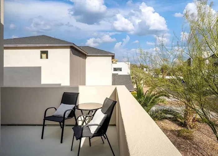 Ferienhaus New Modern 3br & Loft- Heated Pool, Near Airport